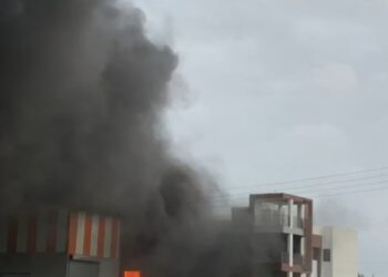 कंपनीला लागली भीषण आग, लाखोंचे नुकसान