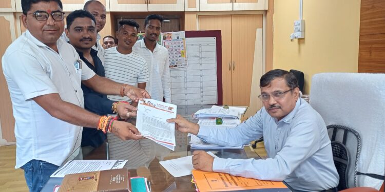 नंदुरबार तालुक्यात दुष्काळ जाहीर करा, उद्धव ठाकरे शिवसेना गटाचे निवेदन