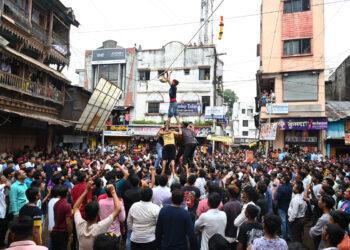 नंदुरबारात रंगला गोविंदाचा थरार  हनुमान व्यायाम शाळेचा उपक्रम