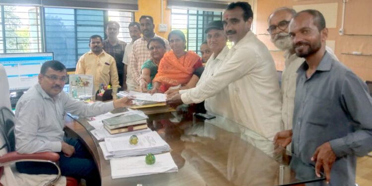 धनगर समाजातर्फे जिल्हाधिकाऱ्यांना निवेदन