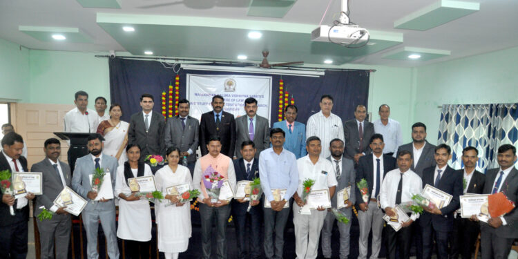 सहाय्यक सरकारी अभियोक्ता पदी निवड झालेल्या विद्यार्थ्यांच्या विधी महाविद्यालयातर्फे सत्कार