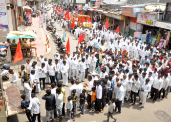 गुलाम बाबा महाराज यांची आष्टाने ते रंजनपुर व्यसनमुक्ती रॅली