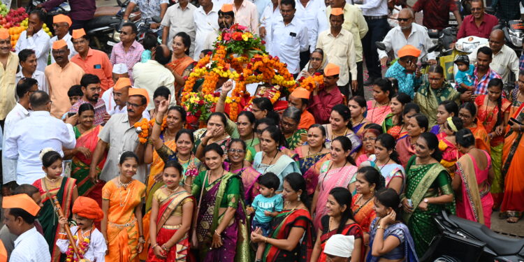संत सेना महाराजांच्या पुण्यतिथीनिमित्त नाभिक समाजातर्फे गुणवंतांचा गौरव