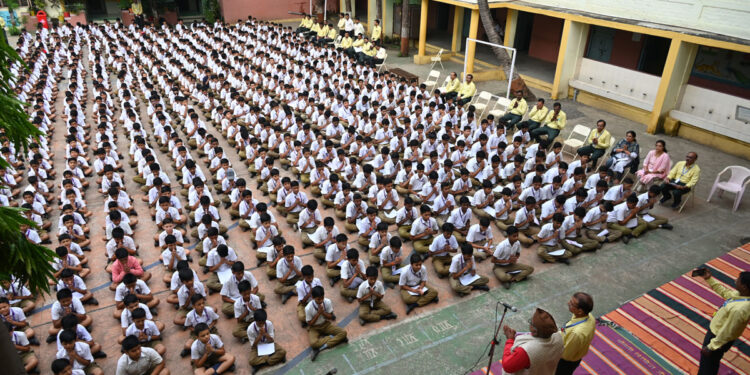 श्रॉफ हायस्कूलमध्ये २५०० विद्यार्थ्यांनी केले अथर्वशीर्ष पठण