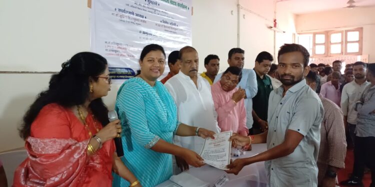 पालकमंत्री डॉ. विजयकुमार गावित यांच्या हस्ते शबरी घरकुल योजनेच्या १ हजार ३१४ लाभार्थ्यांना घरकुल आदेशांचे वितरण