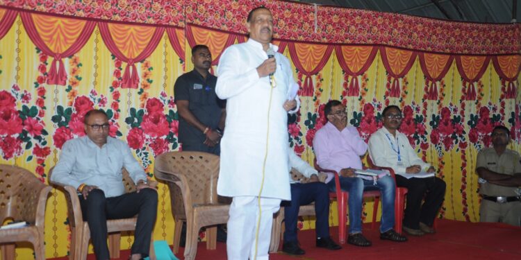 आदिवासी बांधवांना लागणारी विविध ओळखपत्रे आणि दाखल्यांचा खर्च शासन करणार : डॉ. विजयकुमार गावित