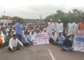 रास्ता रोको : तापी बुराई प्रकल्पासाठी शेकडो शेतकरी उतरले रस्त्यावर