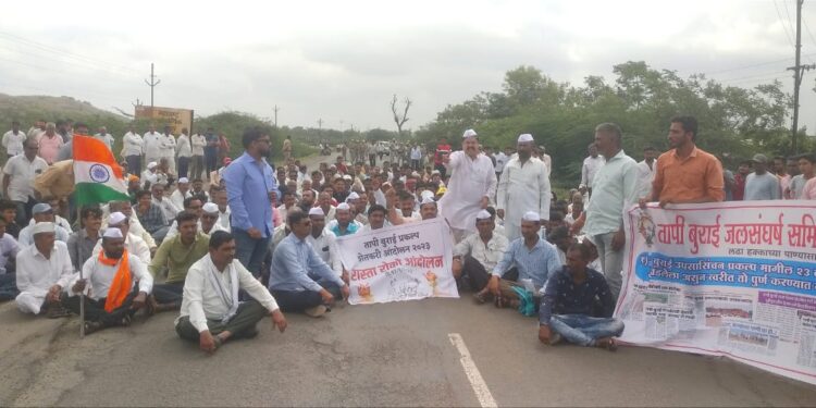 रास्ता रोको : तापी बुराई प्रकल्पासाठी शेकडो शेतकरी उतरले रस्त्यावर