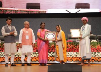 नंदुरबार जिल्ह्याच्या याहा मोगी माता बियाणे संवर्धन समितीला राष्ट्रपतींच्या हस्ते पुरस्कार प्रदान