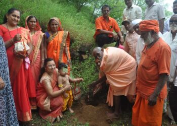 वृक्षारोपणाने बेलेश्वर महादेव मंदिरात अखंड रामधुची समाप्ती
