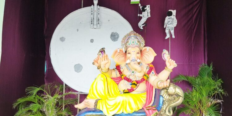 गणेशोत्सवात इस्रो चंद्रयान ३ देखावा ठरतोय विशेष आकर्षण