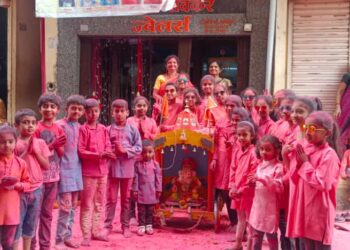 बाबा गणपती प्रतिरूप रथाच्या  मिरवणूकने वेधले साऱ्यांचे लक्ष