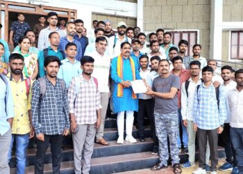 अनुसूचित जमाती प्रवर्गातील शिक्षकांवर अन्याय ३०० रिक्त पदभरती करावी, प्रहार शिक्षक संघटनेचे निवेदन