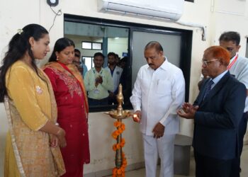 नवोदित आणि अनुभवी डॉक्टरांनी आदिवासी भागात सेवा द्यावी : डॉ. विजयकुमार गावित