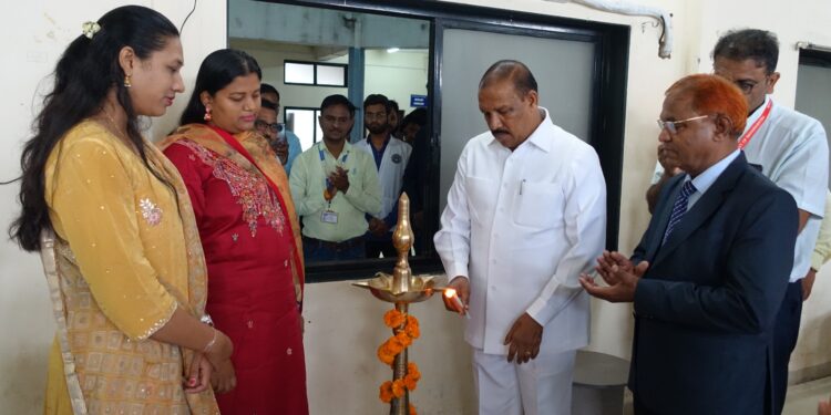 नवोदित आणि अनुभवी डॉक्टरांनी आदिवासी भागात सेवा द्यावी : डॉ. विजयकुमार गावित