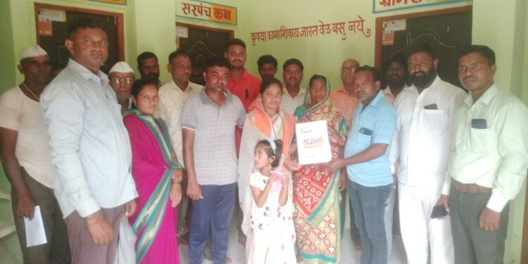 काकर्दे येथे ग्रामपंचायतीतर्फे नागरिकांचे काढले आयुष्यामान कार्ड