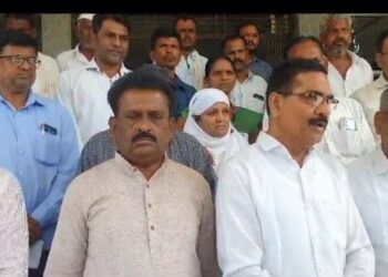 मराठा आरक्षण आंदोलकांवर लाठीचार्ज, जिल्हा कॉंग्रेसतर्फे जिल्हाधिकाऱ्यांना निवेदन