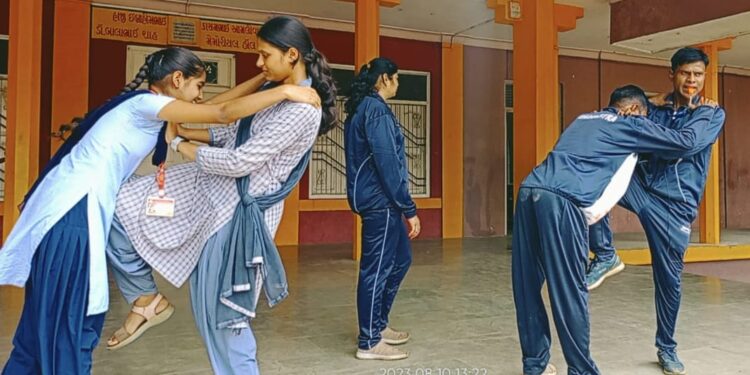 ५०० युवतींनी घेतले स्व-संरक्षणाचे धडे