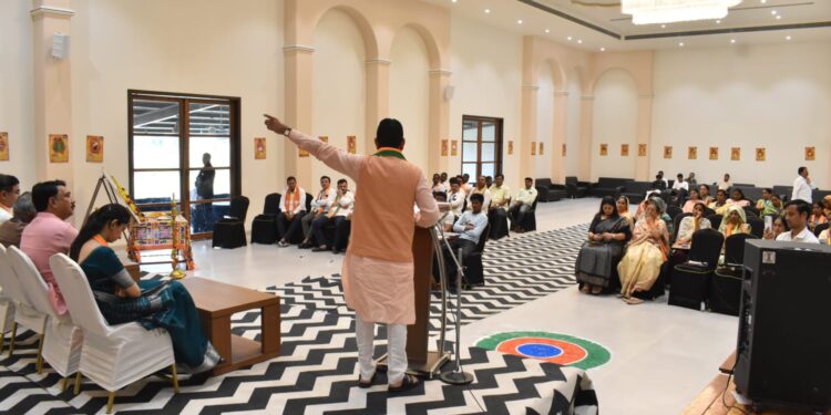 भाजपाच्या लक्षपूर्तीसाठी झोकून काम करा : महामंत्री विजय चौधरी