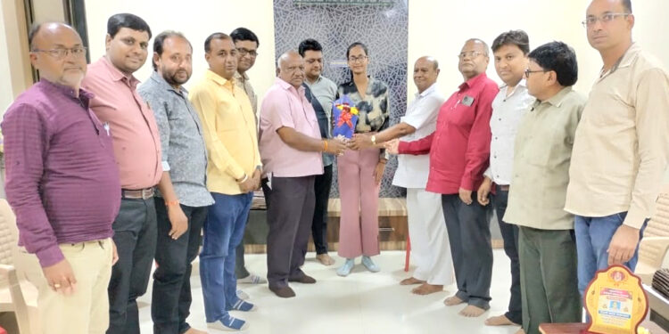 दरोड्यावेळी धाडस दाखविणाऱ्या दिशा अग्रवाल हीचा अग्र विर पुरस्काराने सन्मान