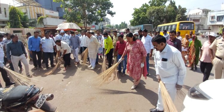 स्वच्छता हे राष्ट्रीय आचरण बनले; स्वच्छ भारत अभियान घराघरात पोचले :डॉ. विजयकुमार गावित