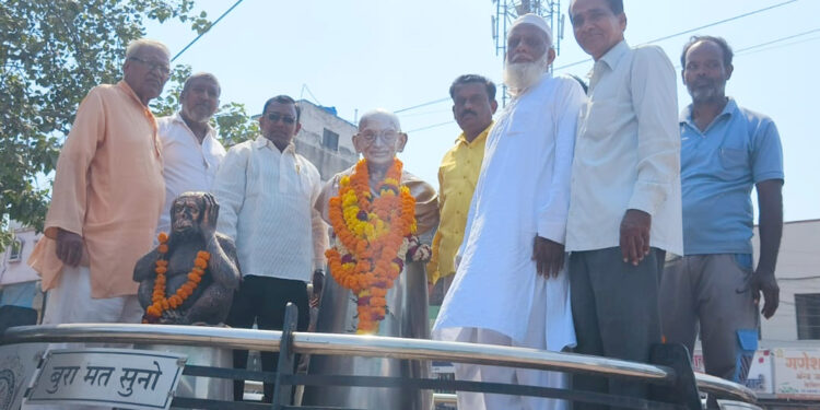 म. गांधी व शास्त्रींच्या जंयतीनिमित्त जिल्हा काँग्रेसतर्फे अभिवादन