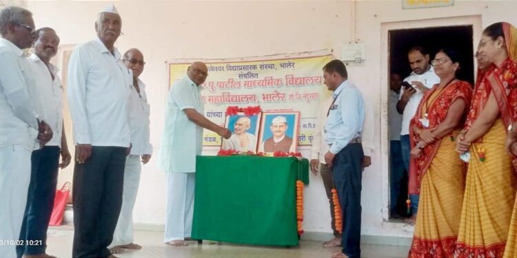 क.पु.पाटील माध्यमिक विद्यालयात महात्मा गांधी व लाल बहादूर शास्त्री जयंती साजरी