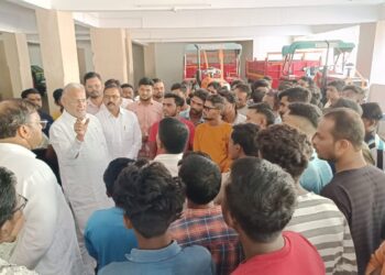 अखेर स्वच्छता कर्मचाऱ्यांच्या संप मागे;माजी आ.चंद्रकांत रघुवंशी यांची मध्यस्थी