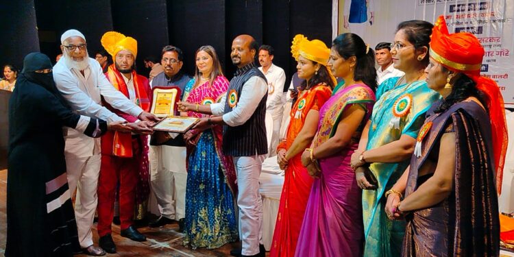 खलील धोबी यांना राज्यस्तरीय आदर्श शिक्षक पुरस्कार