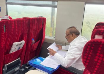 क्षणोक्षणी एकच ध्यास, आदिवासी बांधवांचा विकास, मंत्री डॉ. विजयकुमार गावित यांचा व्हिडिओ व्हायरल