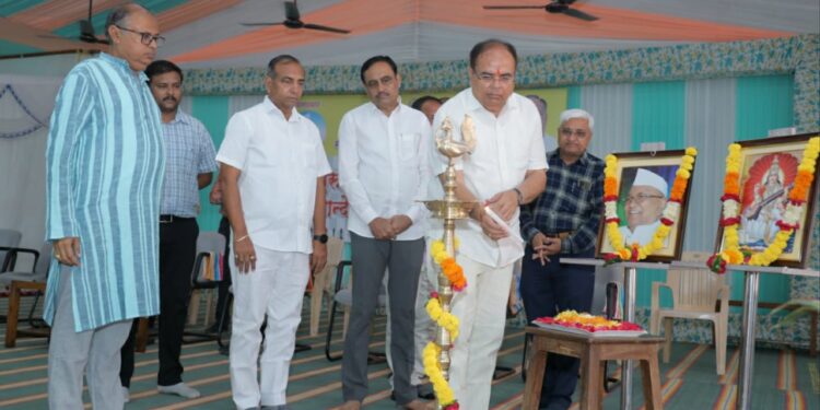 खान्देशरत्न दीपकभाई पाटील यांच्या वाढदिवसानिमित्त आयोजित खान्देशस्तरीय बुध्दिबळ स्पर्धेला खेळाडूंसह पालकांचा उत्स्फूर्त प्रतिसाद