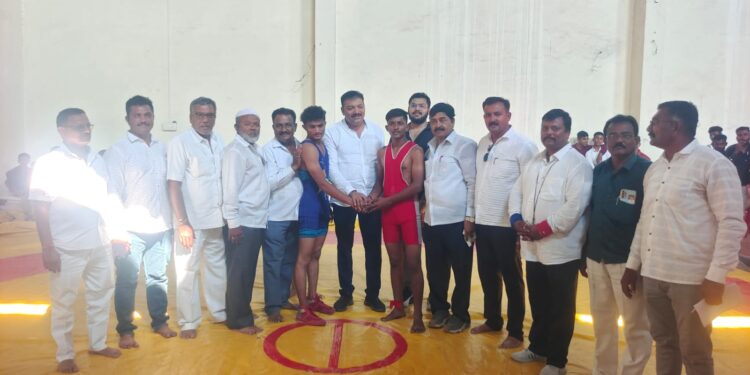 निवड चाचणी कुस्ती स्पर्धेसाठी नंदुरबारच्या युवा मल्लांचा सहभाग