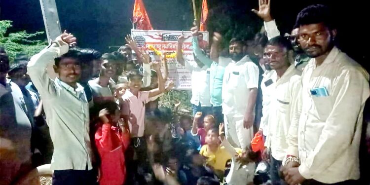 वटबारे येथे मनसे शाखेचे फलक अनावरण