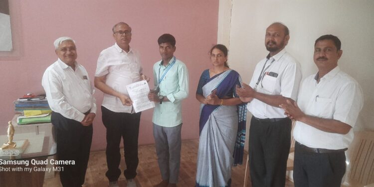 जयसिंग पावरा याची राज्यस्तरीय भालाफेक स्पर्धेसाठी निवड