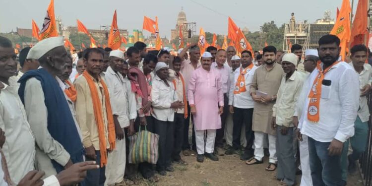 जिल्हाभरातील शिवसैनिकांचे आजाद मैदानावर शक्तिप्रदर्शन