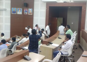 जि.प.अभियंत्यांवर कारवाई कोटींची निघाली बीले चौघा सदस्यांचे स्थायी सभेतून ‘वॉकआऊट’