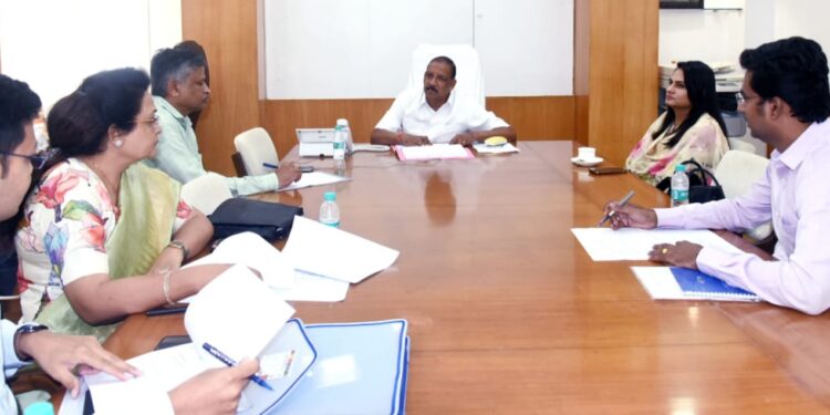 नंदुरबार जिल्ह्यातील पर्यटन विकासाच्या कामांना गती द्यावी : आदिवासी विकास मंत्री डॉ. विजयकुमार गावित