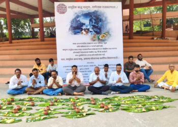 नंदुरबार जिल्हा मनसेने राजकारणाच्या निषेधार्थ स्मशानभूमीत घातले सामुहिक श्राध्द