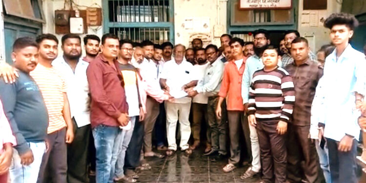 खांडबारा गावात मुलभूत सुविधांचा अभाव नागरीक त्रस्त, ग्रामपंचायतीचे अक्षम्य दुर्लक्ष शिवसेनेचा आंदोलनाचा ईशारा