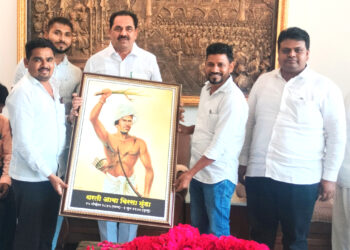 नंदुरबारचे पालकमंत्री ना.अनिल पाटील यांचा क्रांतीवीर बिरसा मुंडांची प्रतिमा देवून राष्ट्रवादीतर्फे सत्कार