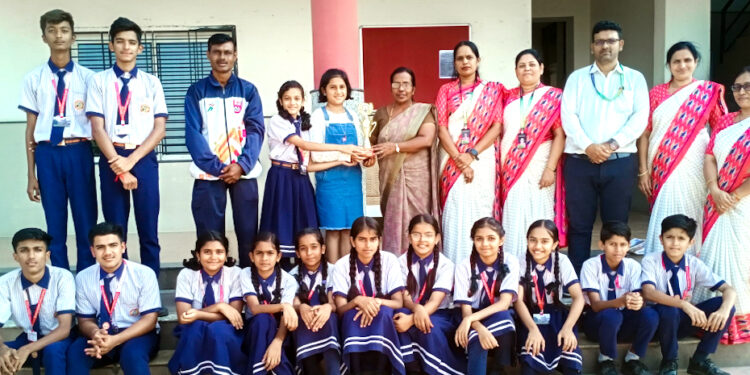 राज्यस्तरीय टेनिस बॉल क्रिकेट स्पर्धेसाठी सेंट मदर तेरेसा शाळेचा संघ सज्ज