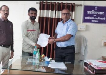 दिग्विजय राजपूत यांचे रेशन बंद करून गोर गरीब जनतेस देण्याची मागणी