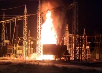 भीषण आग : विसरवाडी येथील वीज वितरणाच्या विद्युत केंद्रात भीषण आग