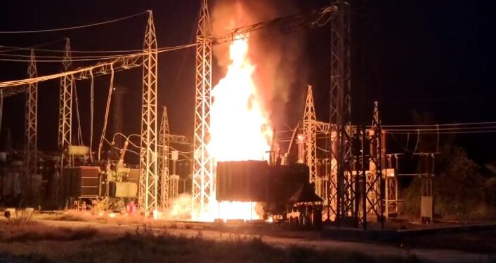 भीषण आग : विसरवाडी येथील वीज वितरणाच्या विद्युत केंद्रात भीषण आग