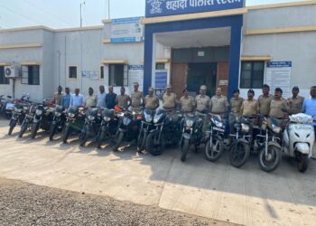 मोटार सायकल चोरट्यांच्या टोळीला शहादा पोलीसांनी ठोकल्या बेड्या, 15 दुचाकी जप्त,  10 गुन्ह्यांची उकल
