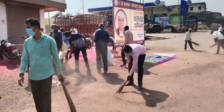 म.गांधी जयंतीनिमित्त धर्माधिकारी प्रतिष्ठानतर्फे स्वच्छता अभियान