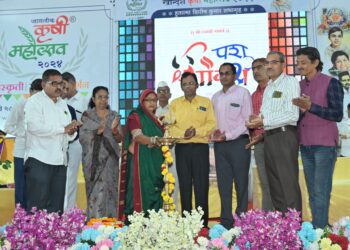 कृषी महोत्सवात पशु व गोवंश,आरोग्य विषयावर प्रमुख व्यक्ताचे मार्गदर्शन