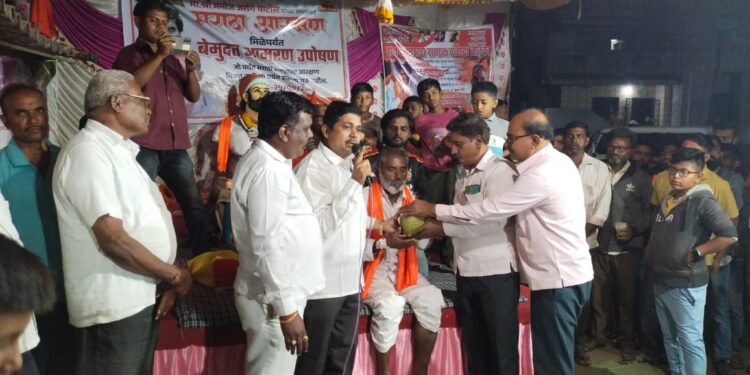 मोठी बातमी : उमर्दे येथे गुलाब मराठे यांनी उपोषण सोडले