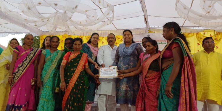 शेळी पालनातून महिला बचत गटांचे होईल सक्षमीकरण व थांबेल कुटूंबांचे स्थलांतर : आदिवासी विकास मंत्री डॉ. विजयकुमार गावित