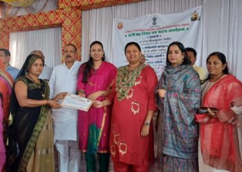 बचतगटांच्या माध्यमातून शहादा तालुक्यात केळी, पपई वरील प्रक्रिया उद्योग सुरू करणार : आदिवासी विकास मंत्री डॉ. विजयकुमार गावित